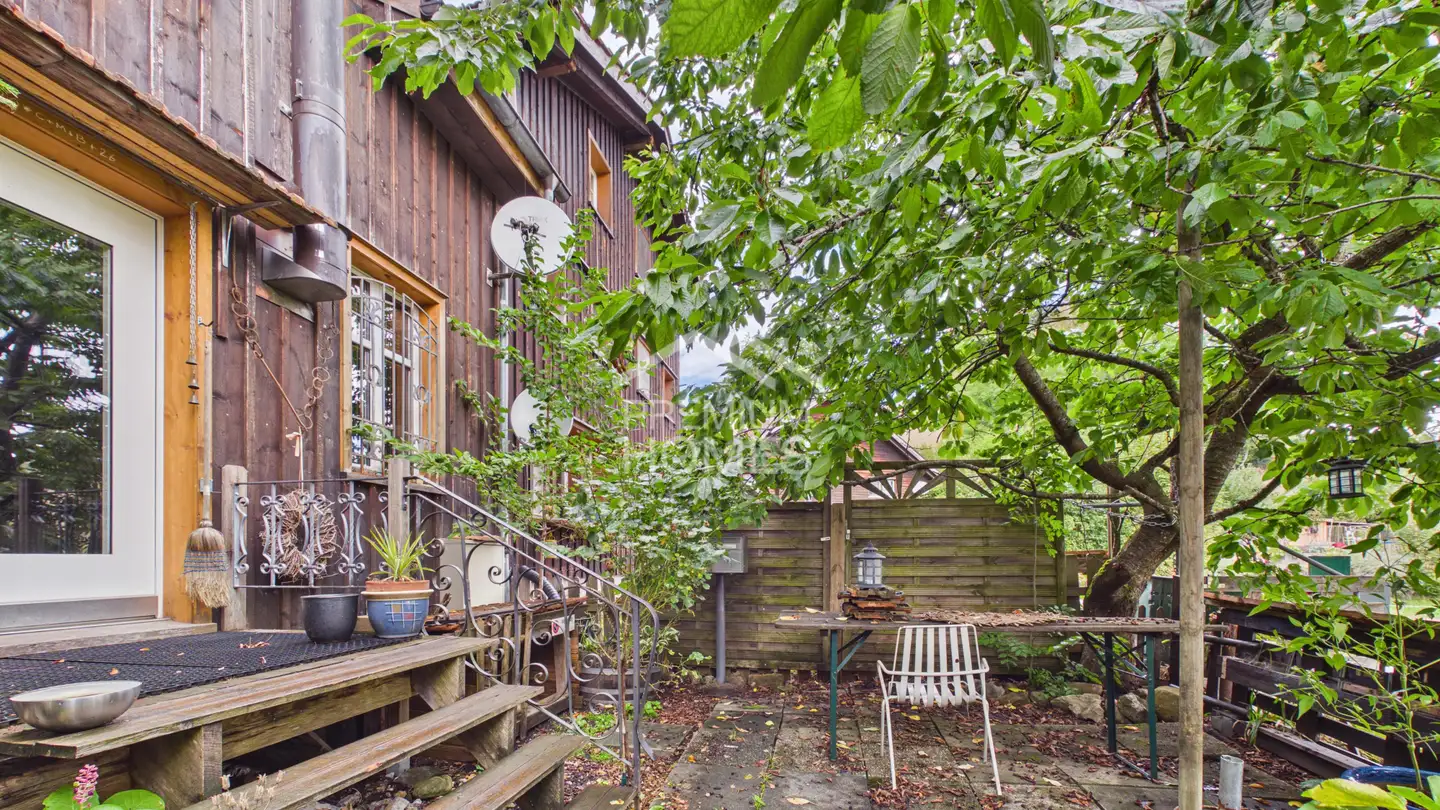 Row house for sale - 9123 Nassen
