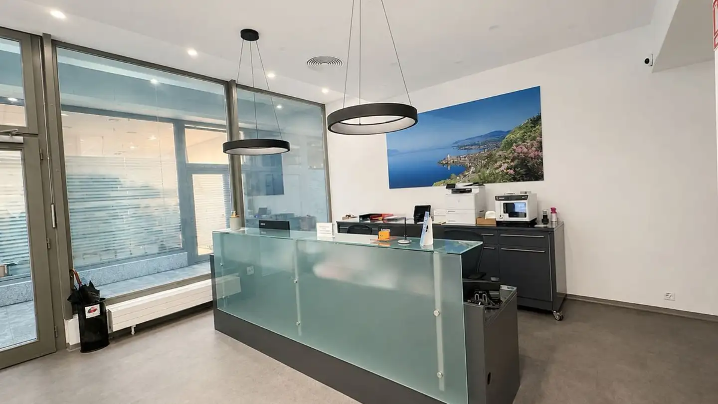 Commercial for sale - 1820 Montreux