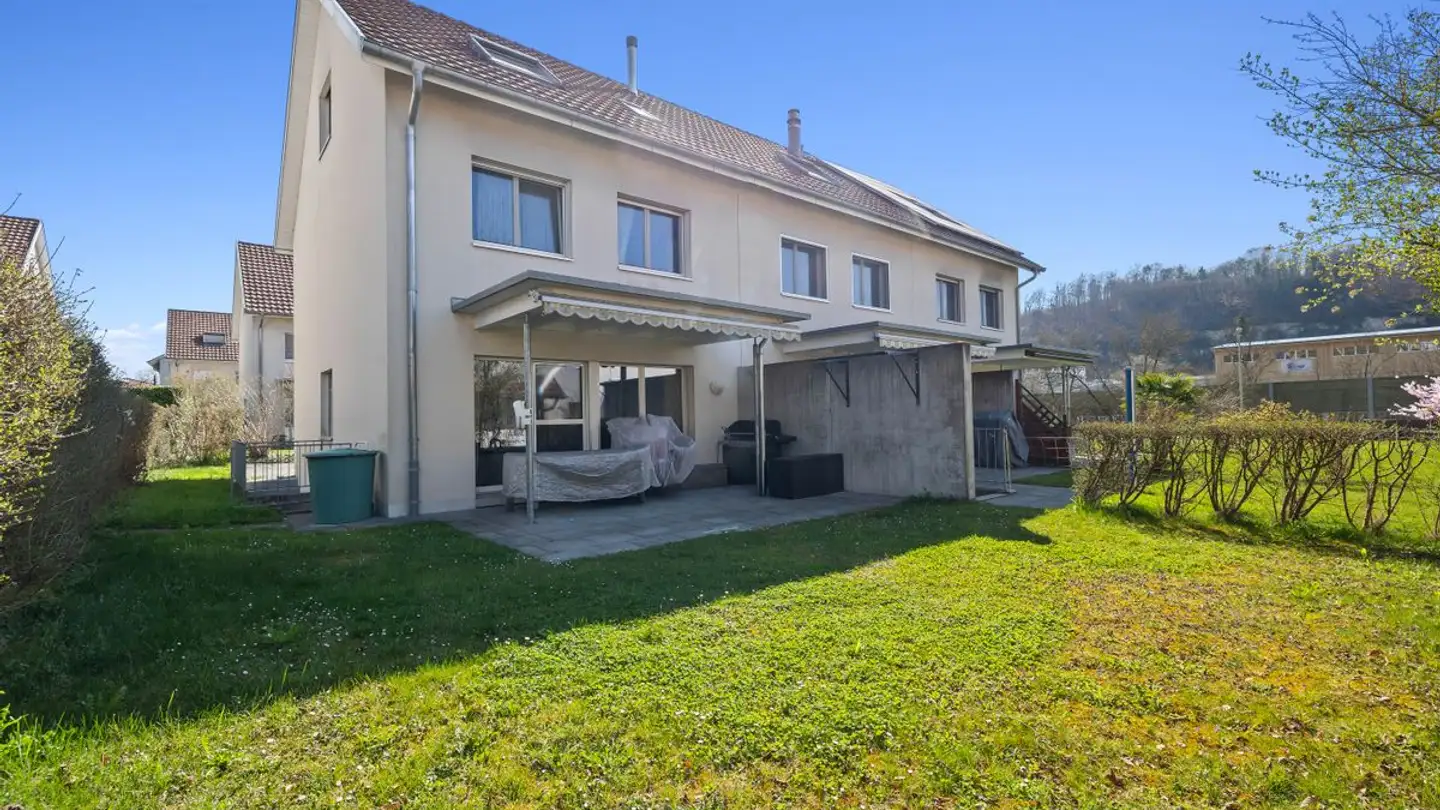 Row house for sale - 4415 Lausen