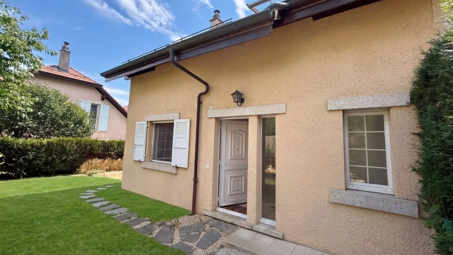 Semi-detached house for sale - 1142 Pampigny
