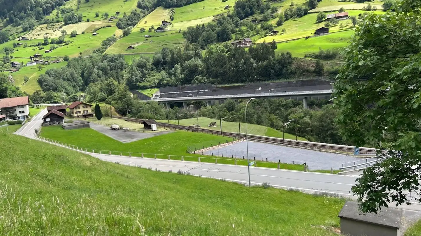 Terrain constructible à vendre - 6476 Intschi