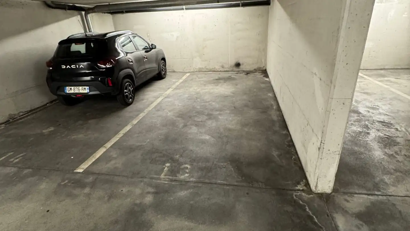 Place de parking souterraine à louer - Rue Des Vollandes, 1207 Genève