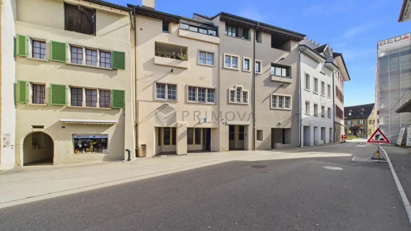 Mixed-use building for sale - 5313 Klingnau