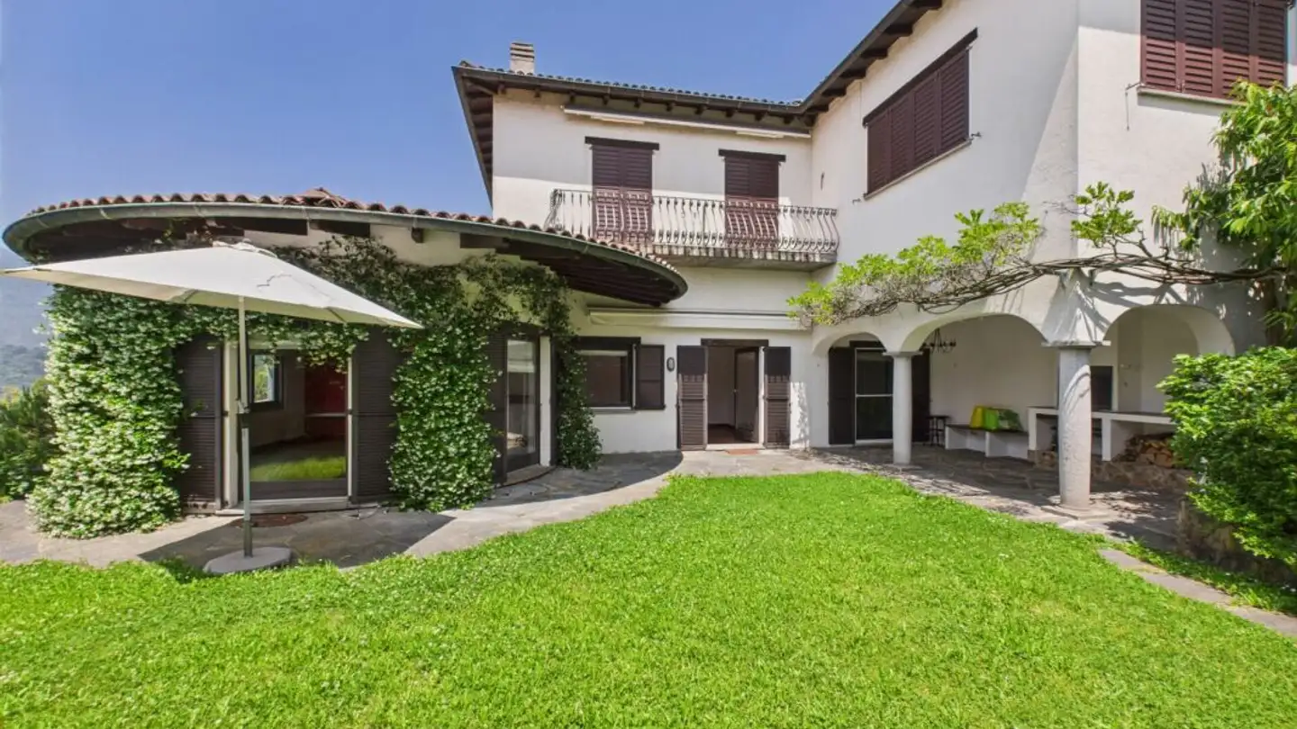 Apartment for sale - 6949 Comano