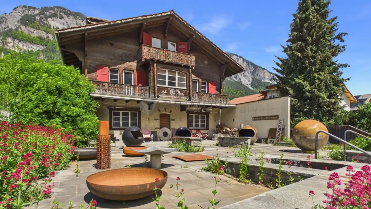 Residential building for sale - 7013 Domat/Ems