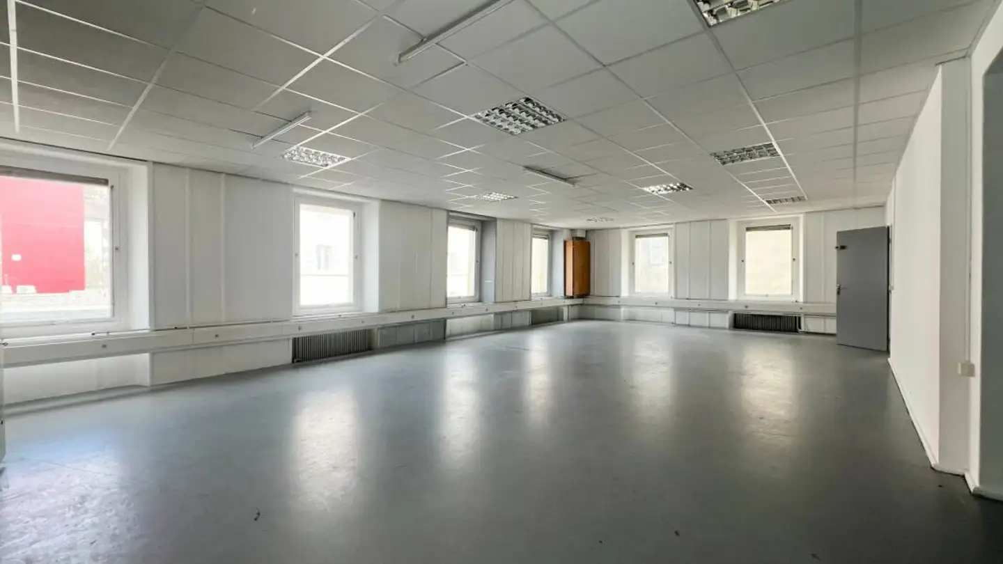Gewerbe mieten - Rue Des Envers 37, 2400 Le Locle - Foto 2