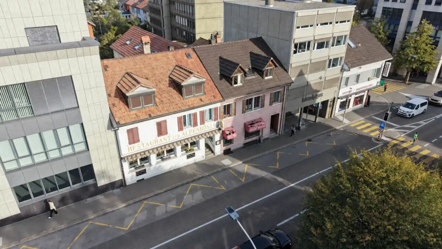 Mixed-use building for sale - 4600 Olten