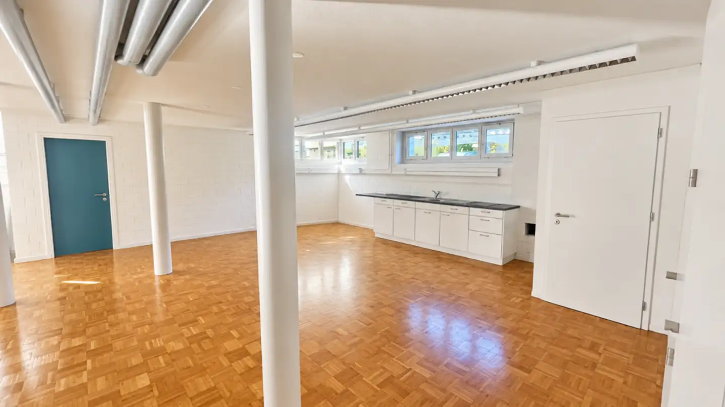 Bureau à louer - Industriestrasse 13, 8627 Grüningen
