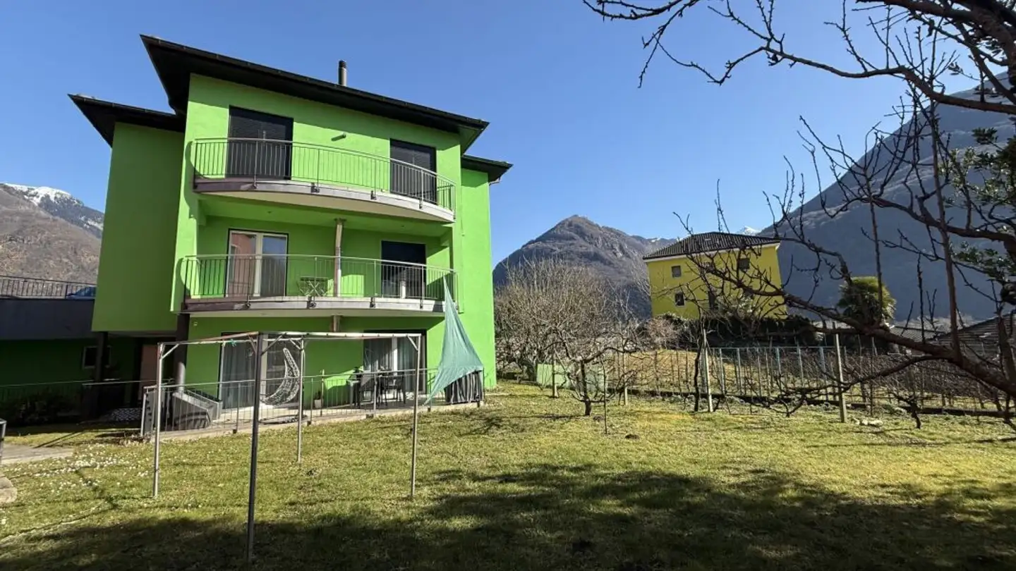 Mehrfamilienhaus kaufen - Via Cantonale, 6518 Gnosca