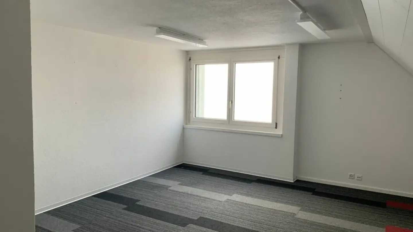 Bürofläche mieten - Place Du 23-Juin, 2350 Saignelégier - Foto 2