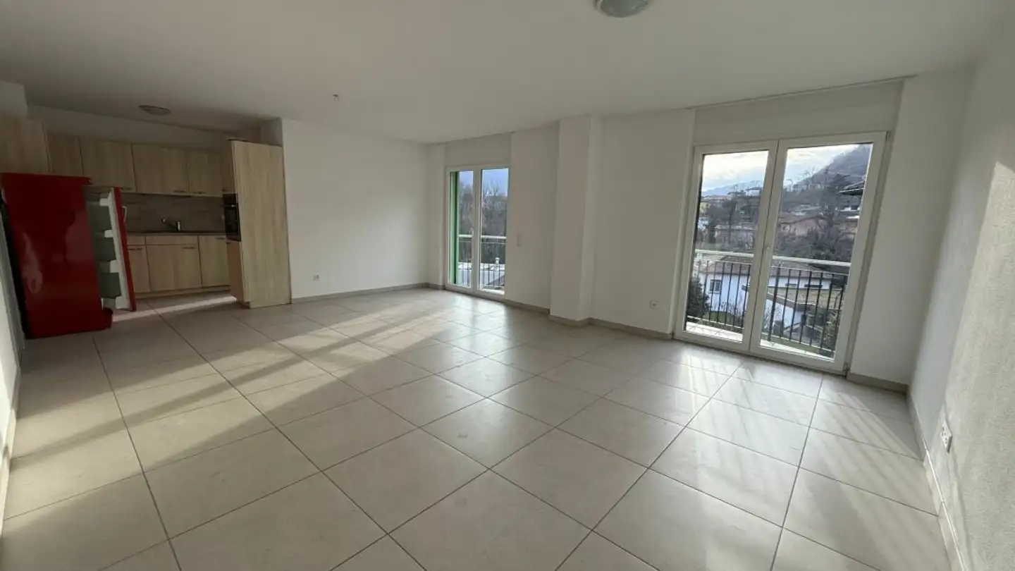 Residential building for sale - Via Cantonale, 6518 Gnosca
