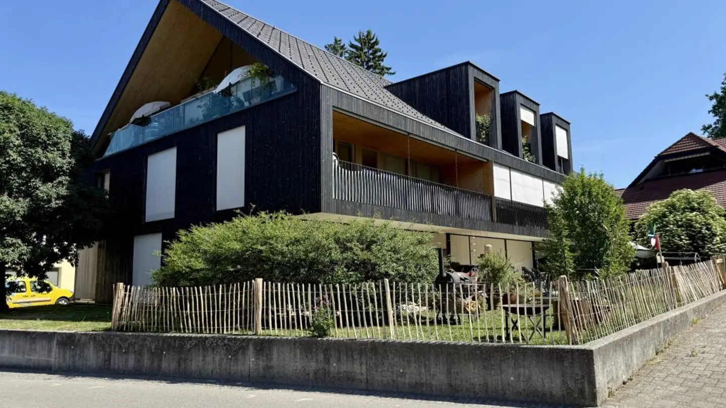 Residential building for sale - 3232 Ins