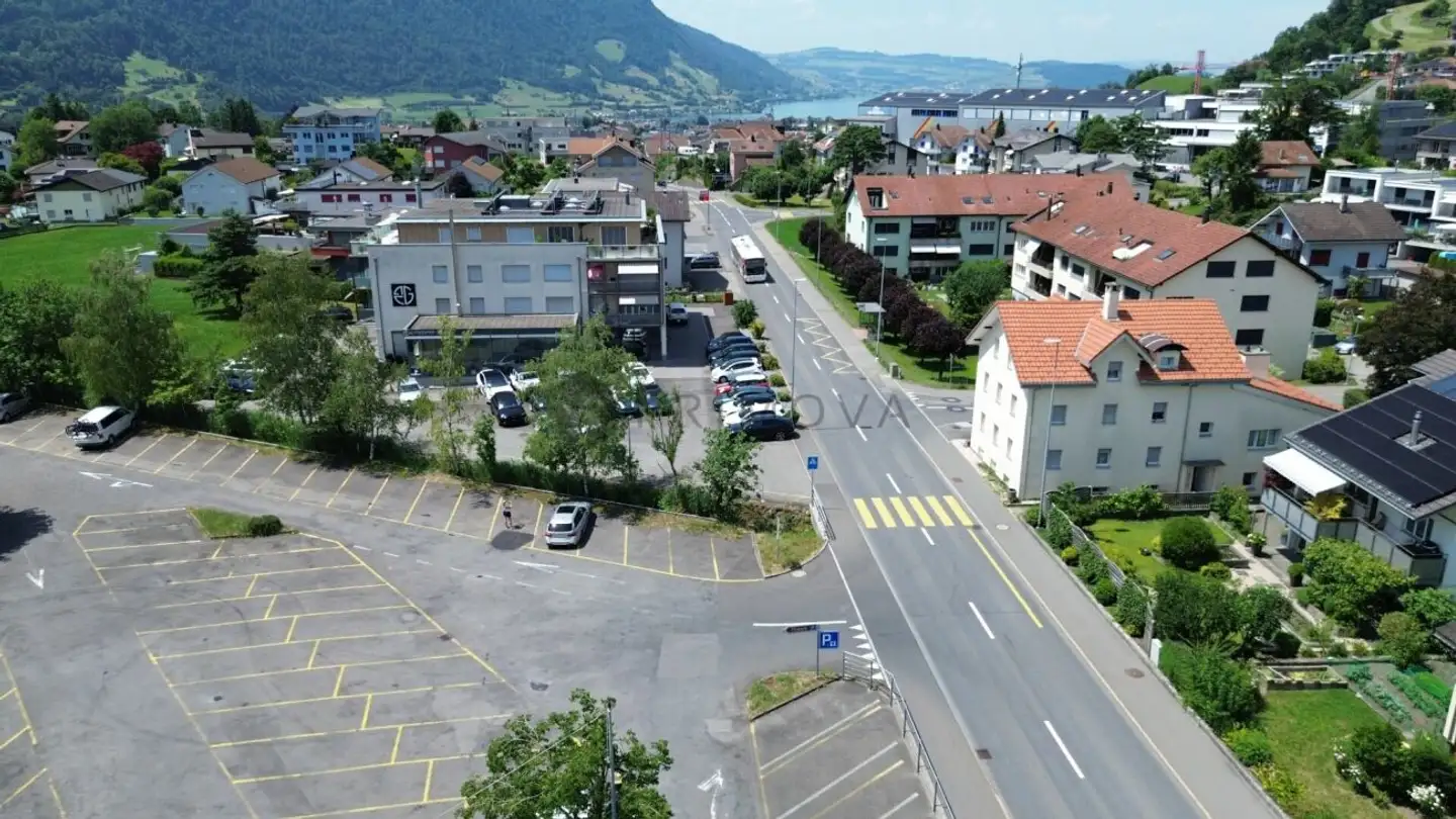 Mixed-use building for sale - 6410 Goldau
