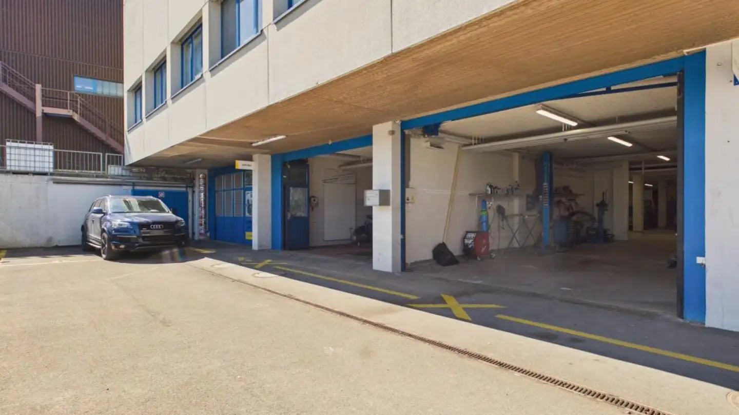 Advertising space for rent - Bruggacherstrasse 16, 8117 Fällanden