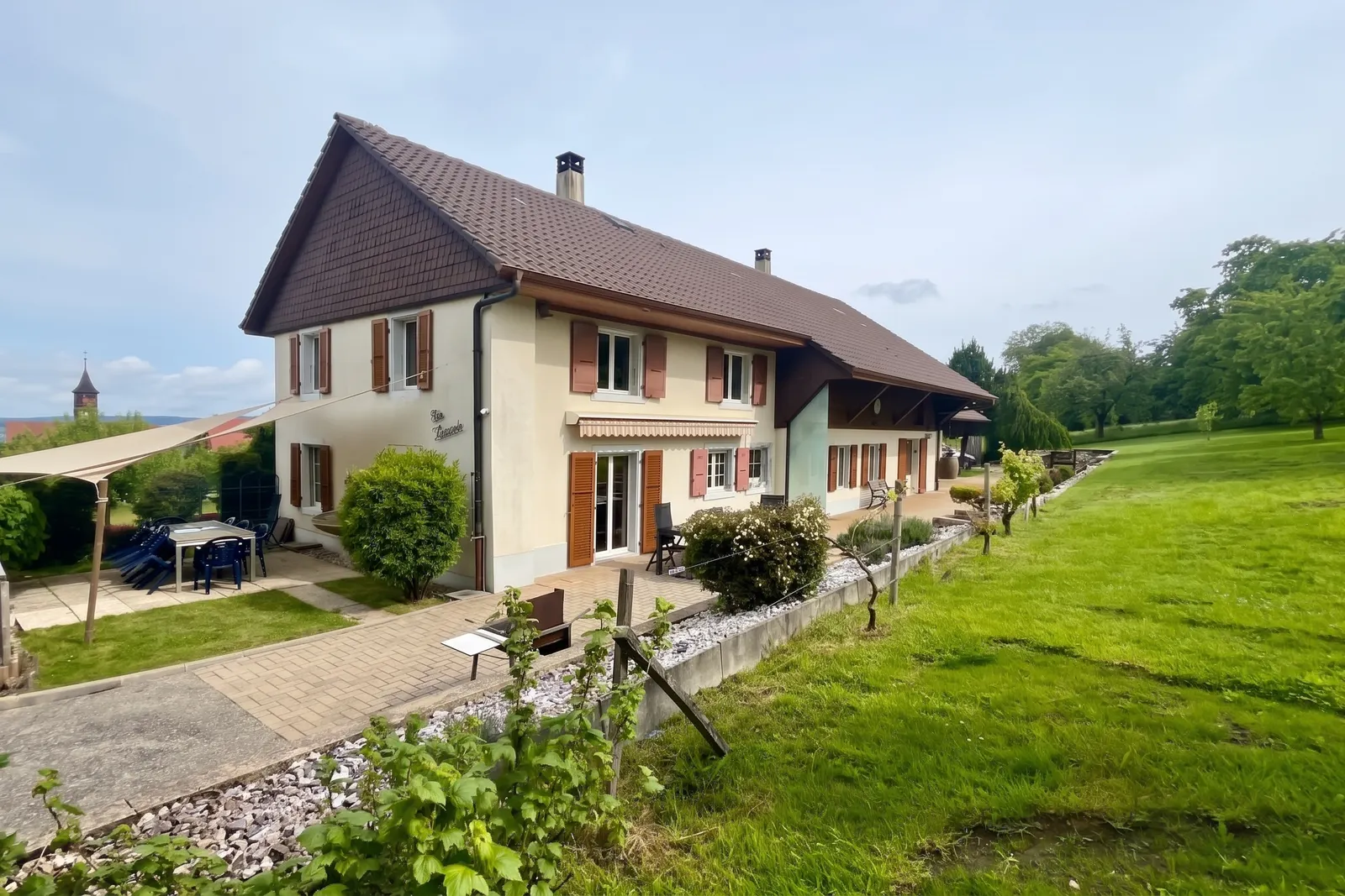 Authentique maison villageoise de 5.5 pièces dans un écrin de verdure de 1884 m2 2