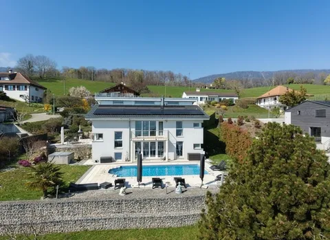 Une propriété unique entre ciel, lac et montagnes