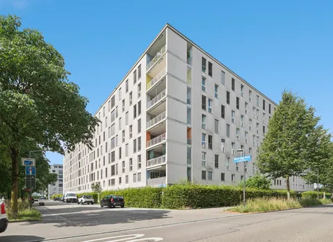 Lichtdurchflutete 3.5-Zimmer Wohnung mit Blick in Zürich