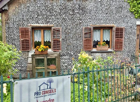 Charmante maison individuelle, à rénover aux Brenets