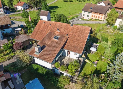 Charaktervolles Einfamilienhaus mit Einliegerwohnung auf einmaligem 1’670 m² Grundstück