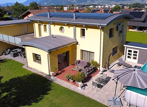 TRES BELLE VILLA MODERNE AU PIED DES MONTAGNES – MURAZ (VS)