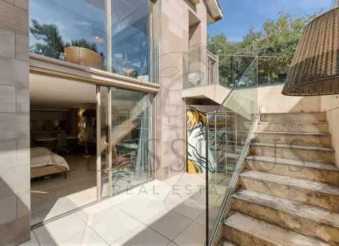 Une maison de famille rare avec jardin, bassin de nage et env. 440 m² utiles