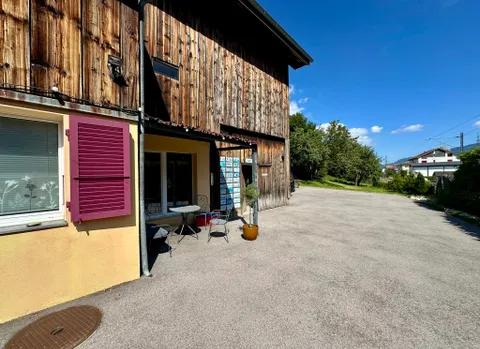 Maison de caractère avec rural et verger au c?ur du village