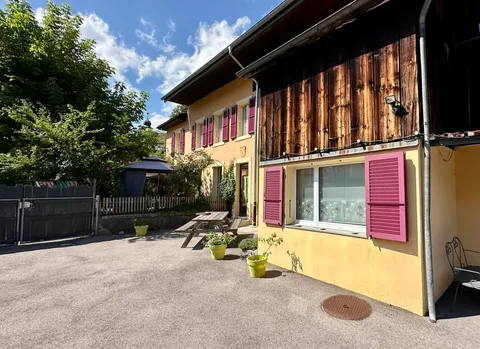 Maison de caractère avec rural et verger au c?ur du village