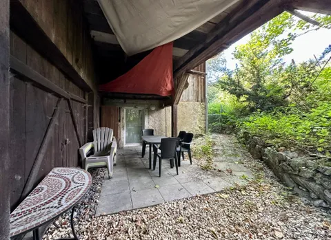 Maison de caractère avec rural et verger au c?ur du village