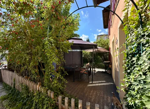 Maison de caractère avec rural et verger au c?ur du village