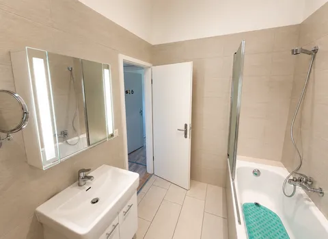 Maison familiale meublée avec jardin privatif à Carouge