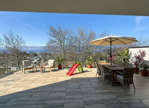 Attique lumineux avec grande terrasse et vue sur le lac – Cheyres