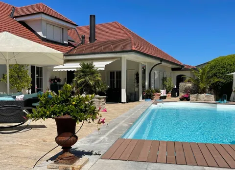 Luxuriöse Villa mit Pooloase und mediterranem Garten – Ihr Traumdomizil in ruhiger Lage