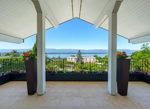 Villa d’exception avec vue lac, piscine et prestations haut de gamme à Cologny