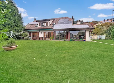 Maison d’exception – Autonome, rentable et rénovée avec raffinement à 10 min de Romont