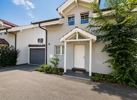 Maison familiale meublée avec jardin privatif à Carouge