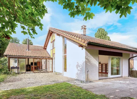 GRANDE VILLA LUMINEUSE ET AU CALME. JARDIN SUR DEUX NIVEAUX. LE MOURET (FR)