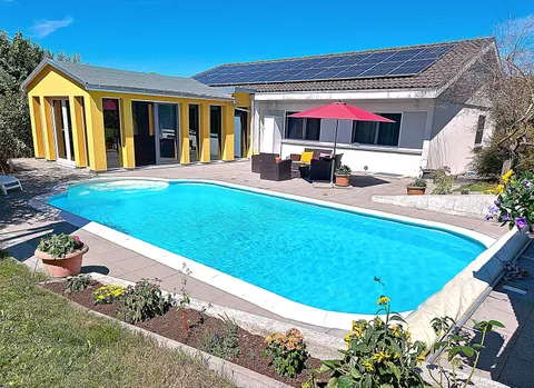 Villa 7,5 p  Corcelles-près-Payerne (VD) – Belle, chaleureuse, au calme, et dans un cocon de verdure