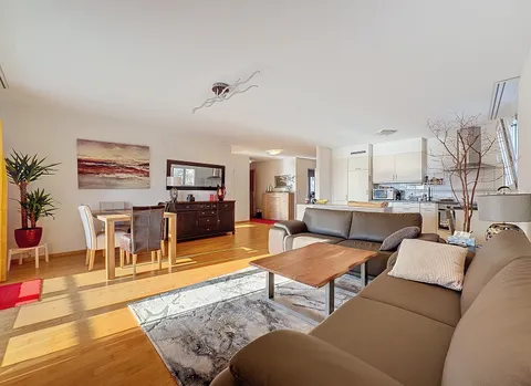 Superbe appartement lumineux de 4,5 pièces avec grand balcon couvert au Mont-sur-Lausanne