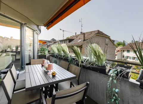 Spacieux appartement traversant de 5 pièces avec terrasse et box fermé à Chêne-Bougeries