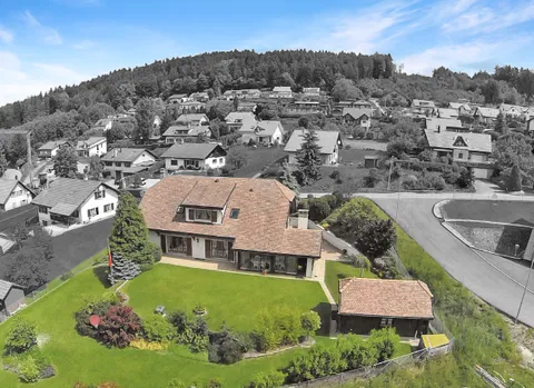 Maison d’exception – Autonome, rentable et rénovée avec raffinement à Ursy