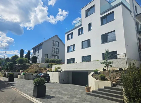 NEUBAU AN TOP LAGE (WHG-B) MIT GROSSZÜGIGER SITZPLATZ 88M2 UND MIT EIGNE WASCHKÜCHE UND KELLER (23 m2)