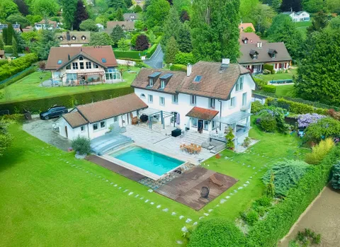 Beautiful apartment in a renovated manor house