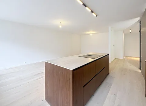 Champel / Parc Bertrand – Appartement 5 pièces en excellent état avec balcon et parking intérieur