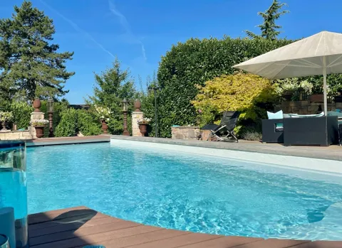 Luxuriöse Villa mit Pooloase und mediterranem Garten – Ihr Traumdomizil in ruhiger Lage