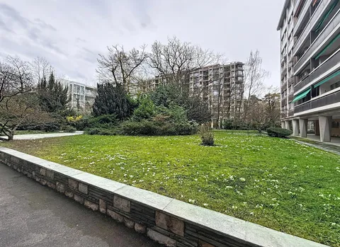 Champel / Parc Bertrand – Appartement 5 pièces en excellent état avec balcon et parking intérieur