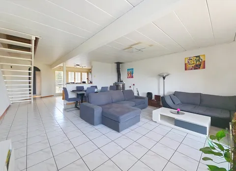 Maison jumelle familiale avec terrasse et garage