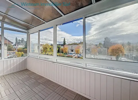 En vente: Appartement 3,5 p rénové au charme unique, véranda et jardin exclusif – à Givisiez