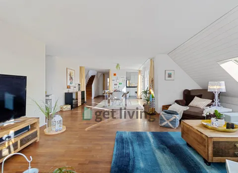 GROSSZÜGIGE 6.5 ZIMMERWOHNUNG MIT FERNSICHT
