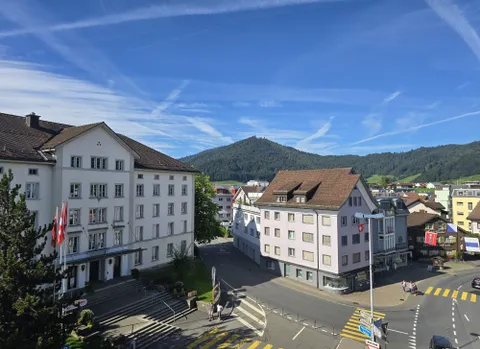 Exklusive Attika-Duplexwohnung in Einsiedeln – Wohnen auf höchstem Niveau