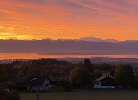Superb detached House Astonishing view  on lake and Mont Blanc